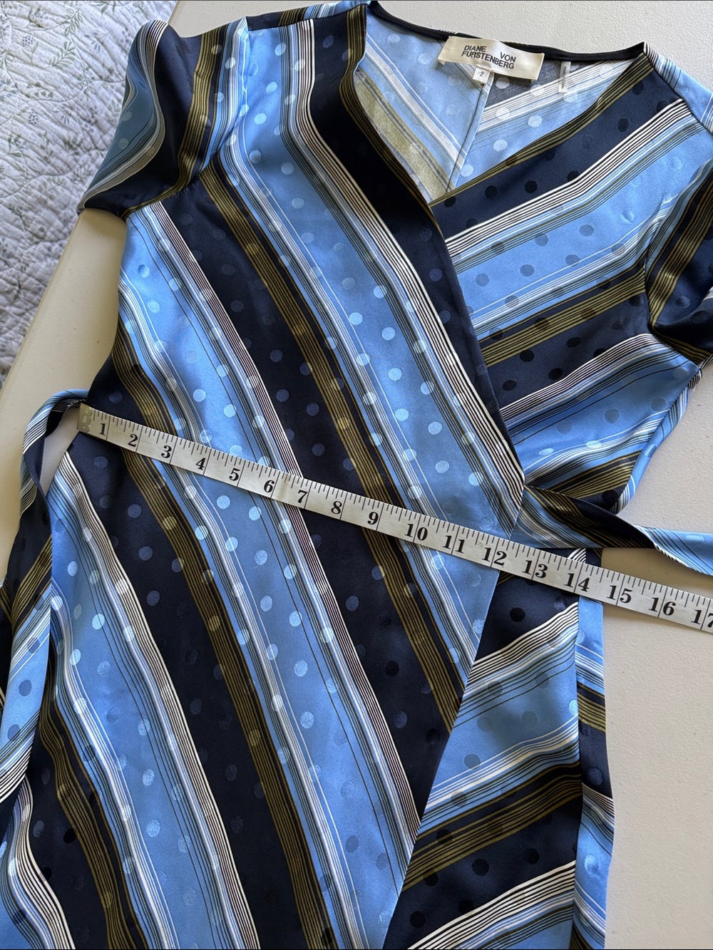 Diane Von Furstenberg 100% Silk Wrap Mini Dress Size 2 - Picture 14 of 17